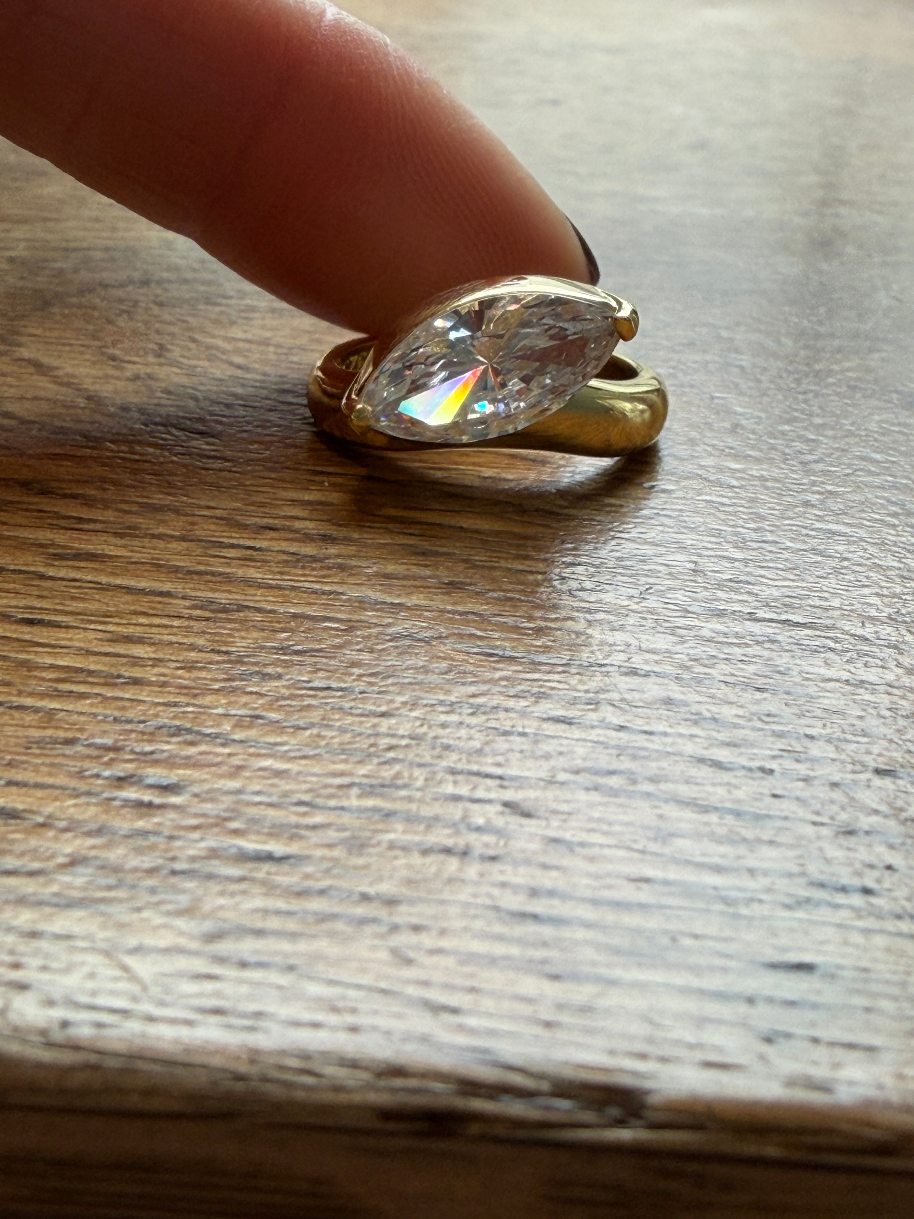 Kate Markiz tektaş Altın Kaplama Yüzük