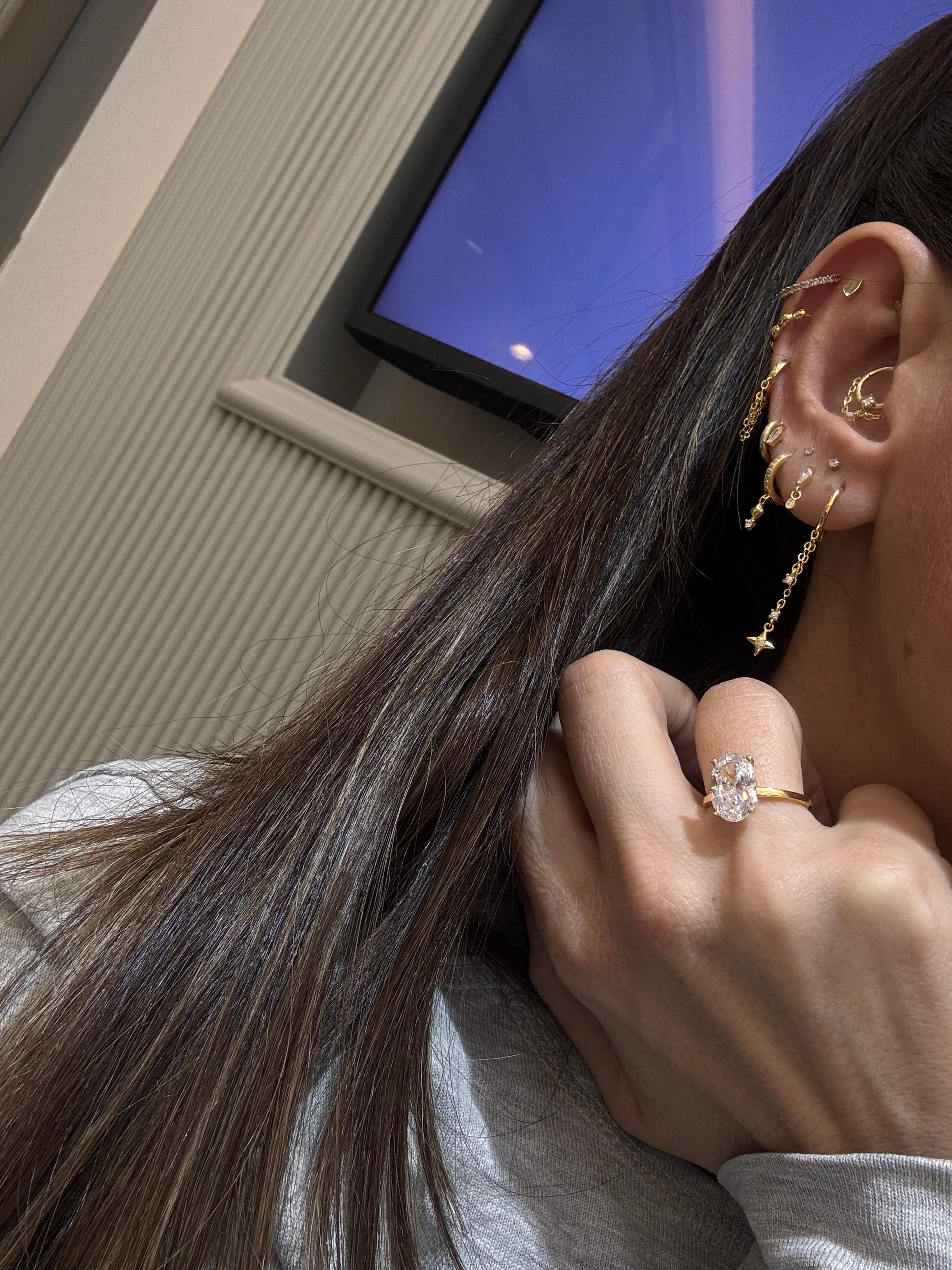 Leonie Minimal Zincir detayli Gümüş Küpe