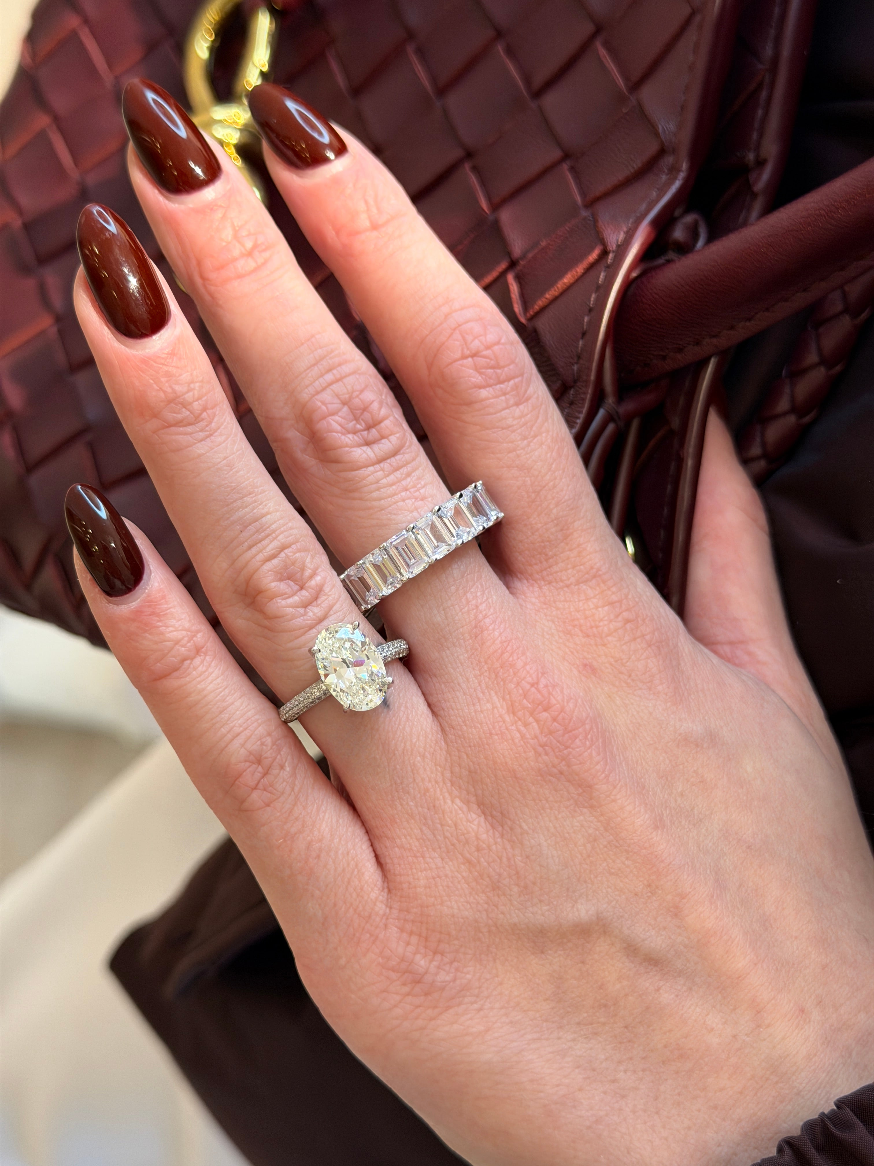 Leonie G Colour Oval Kesim Tektaş Yüzük