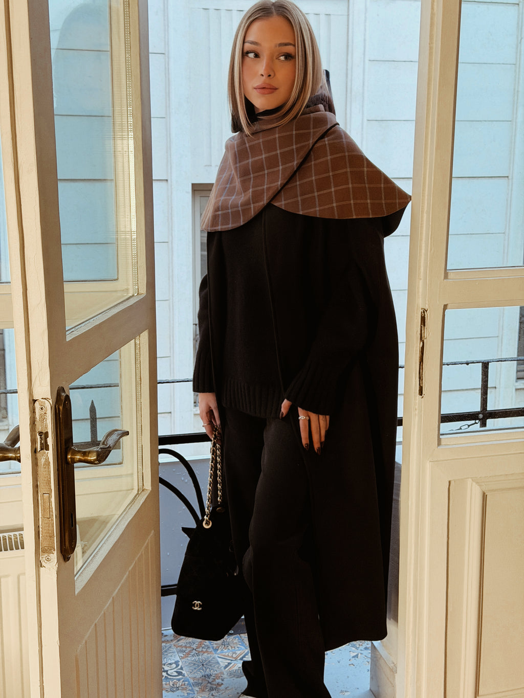 Alice Kaşe Kapşionlu Pelerin