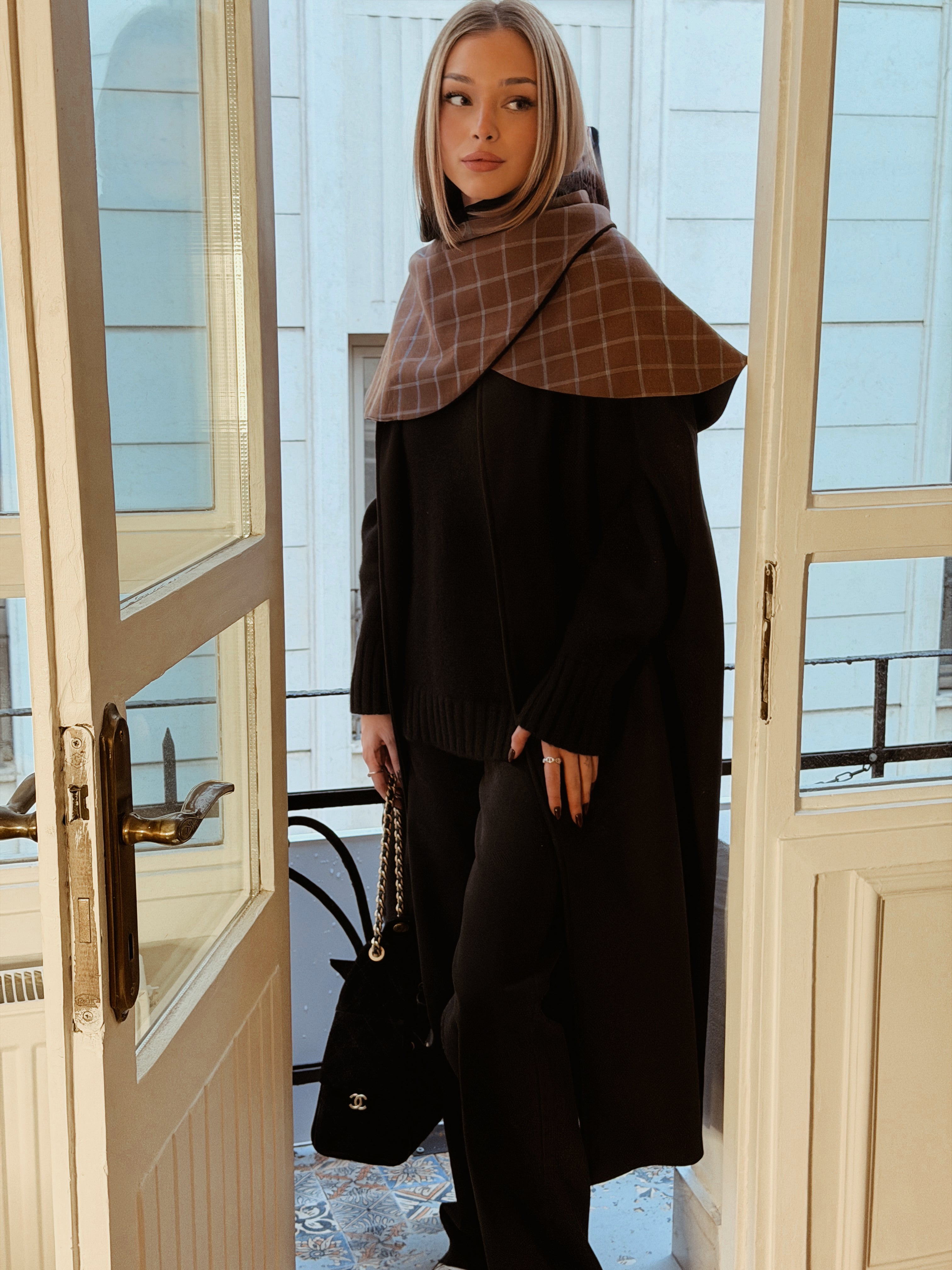 Alice Kaşe Siyah Pelerin