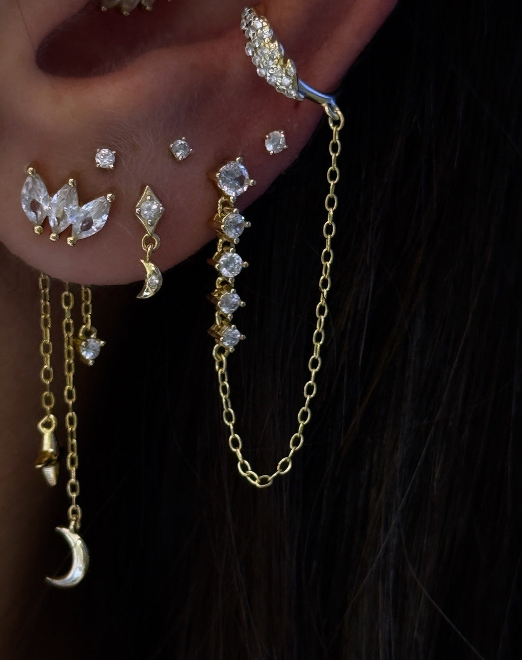 Carla Mia Zincir Detaylı Gold Kaplama Gümüş Piercing Küpe